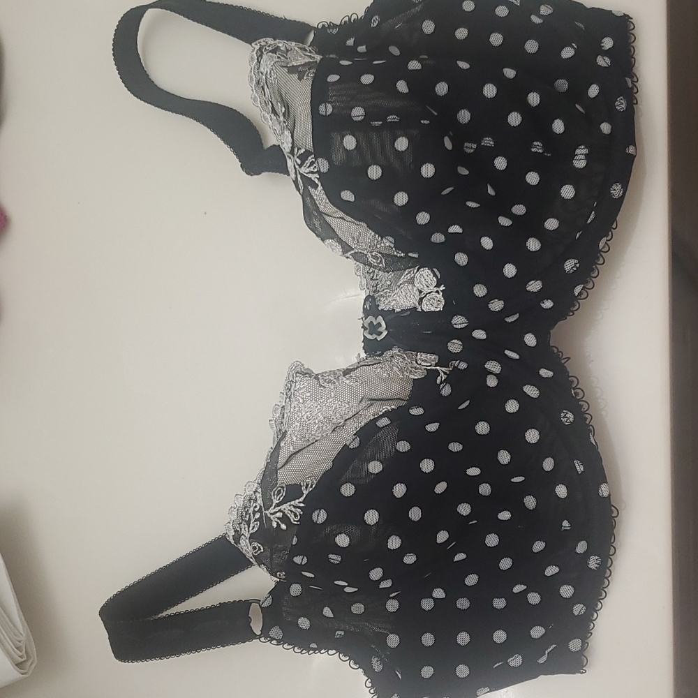 Felina 36DDD push up Bra. Poker dots and lace flower design.